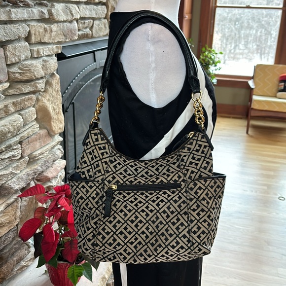 Tommy Hilfiger Signature Black/Tan Logo Purse Leather and Gold Chain Accents - Picture 4 of 6